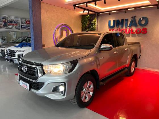 TOYOTA HILUX 2.7 SR 4X2 CD 16V FLEX 4P AUTOMÁTICO TOYOTA HILUX 2.7 SR 4X2 CD 16V FLEX 4P AUTOMÁTICO
